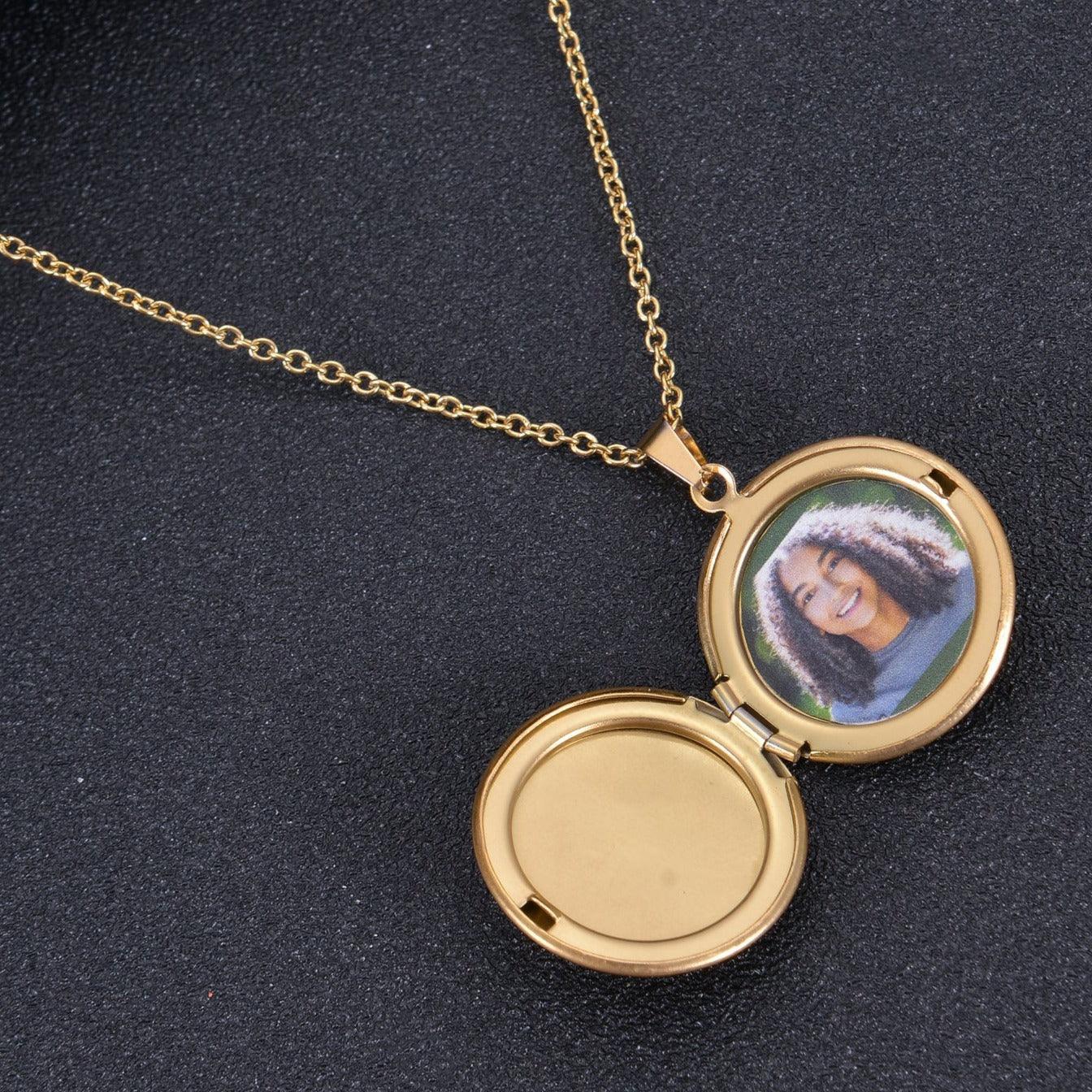 Foldable Photo Frame Necklace Circle - Image 4