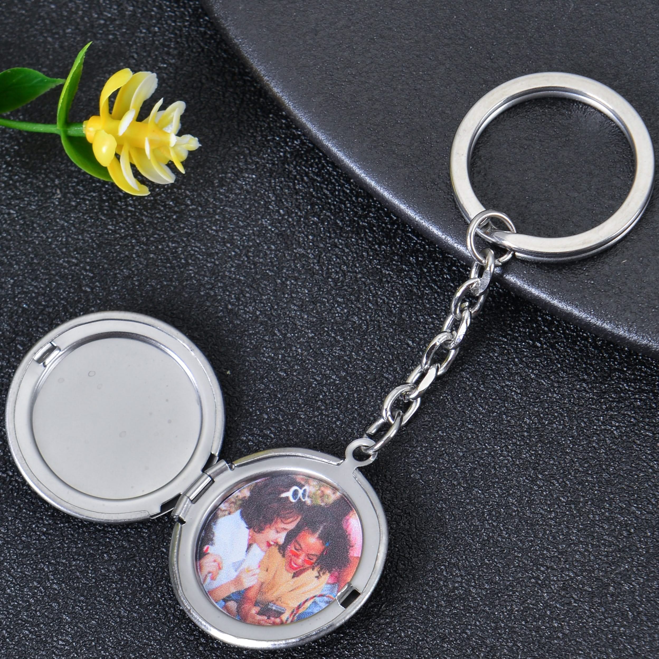 Personalized Foldable Frame Photo Keychain Circle - Image 3