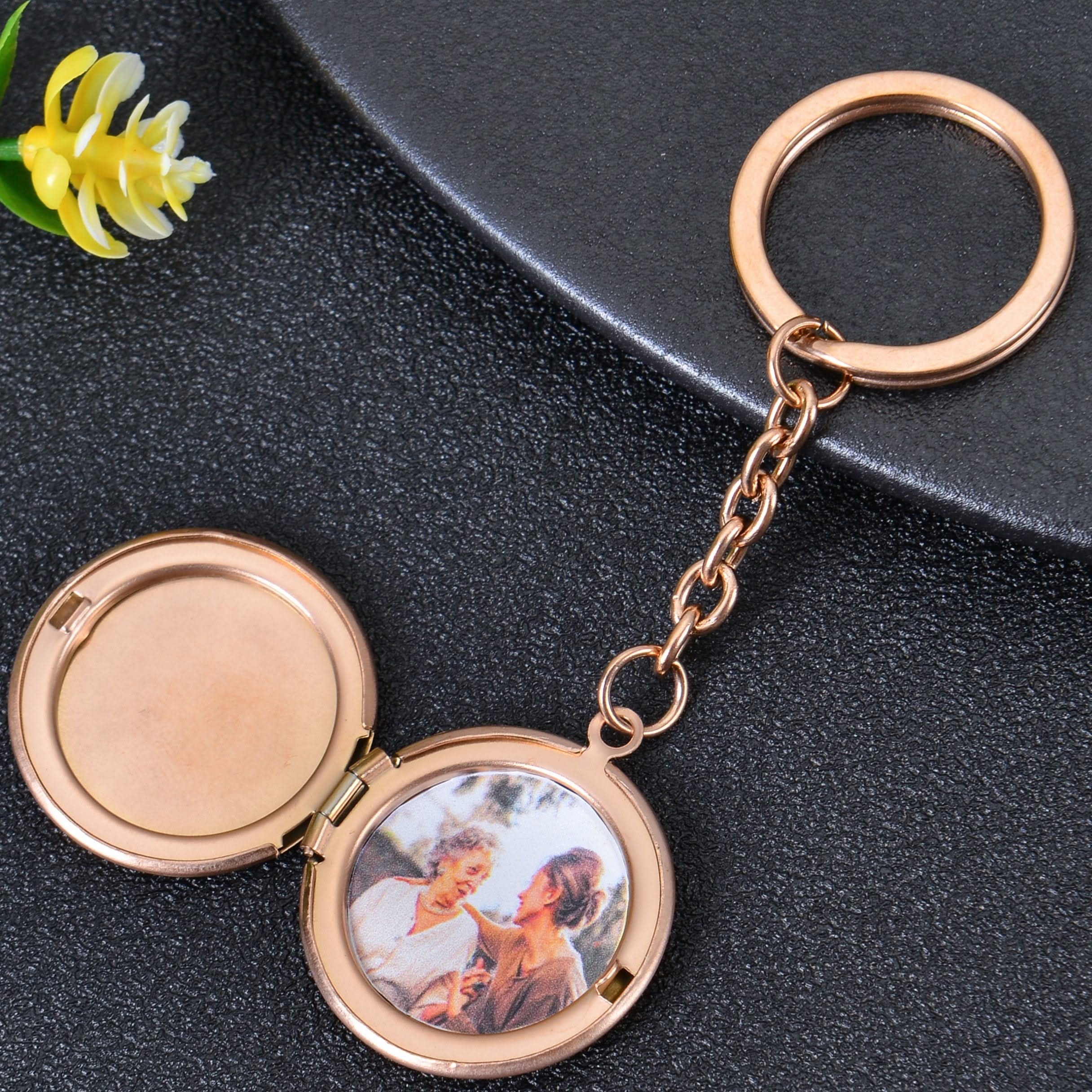 Personalized Foldable Frame Photo Keychain Circle - Image 4